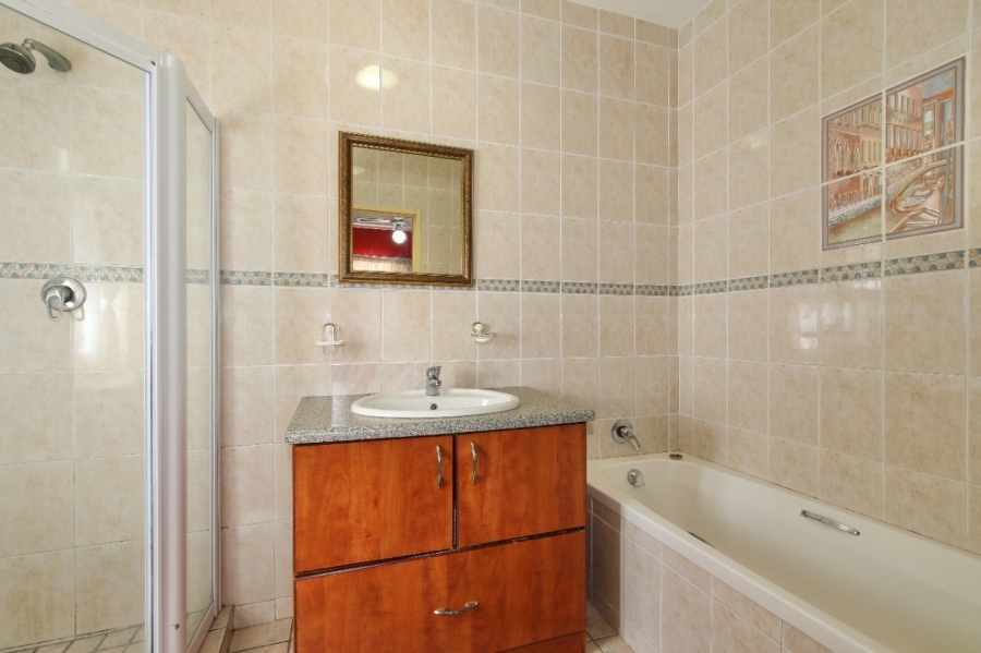 To Let 6 Bedroom Property for Rent in Sunset Beach Western Cape